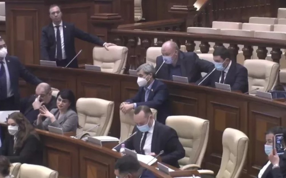 FLASH // Un deputat socialist riscă să rămână fără mandat